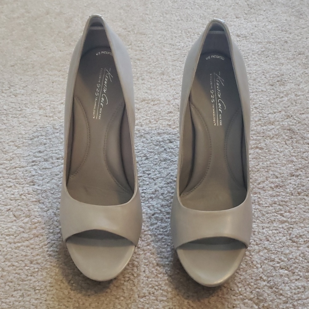 Kenneth Cole 4" Gray Peep Toe Pumps